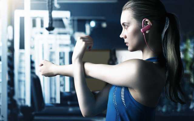 Woman gym earphones arm muscles free wallpaper for desktop - medium preview image