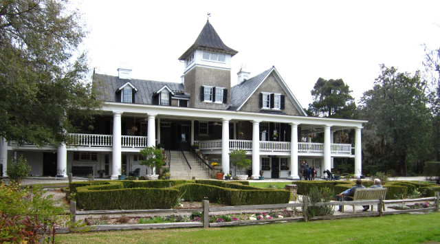 Large house garden lawn white free wallpaper for desktop - medium preview image