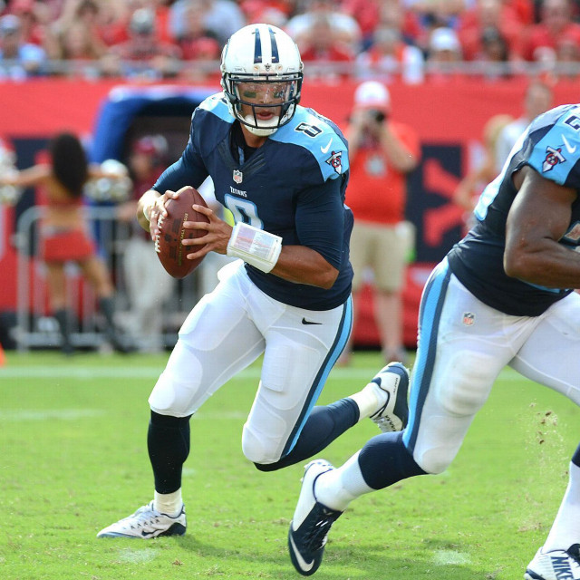 Football player running ball crowd free wallpaper for tablet - medium preview image