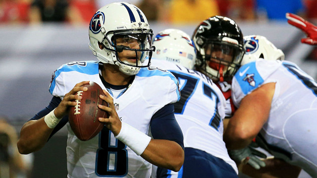 Football player referee red glove free wallpaper for desktop - medium preview image