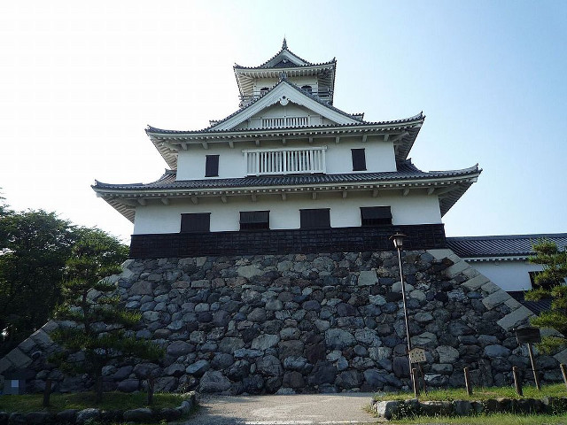 Large building tower side wall free wallpaper for desktop - medium preview image