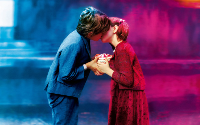 Man woman kissing blue pink free wallpaper for desktop - medium preview image