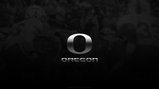 Football player holding ball oregon free wallpaper for desktop - medium preview image