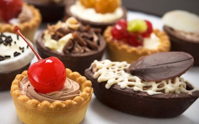 Cupcakes cherry closeup plate dessert free wallpaper for desktop - medium preview image