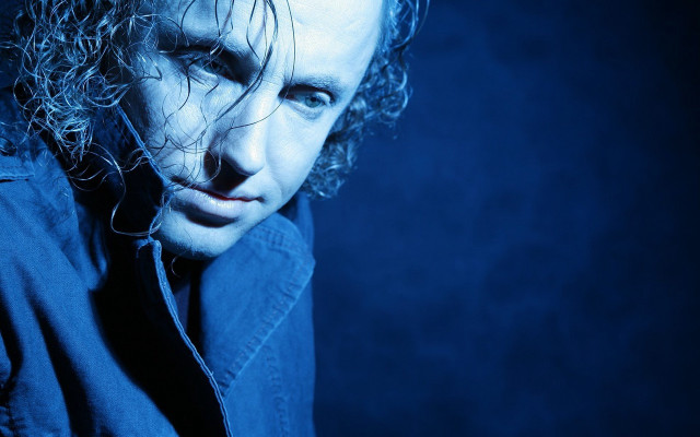 Man curly hair blue shirt #2 free wallpaper for desktop - medium preview image