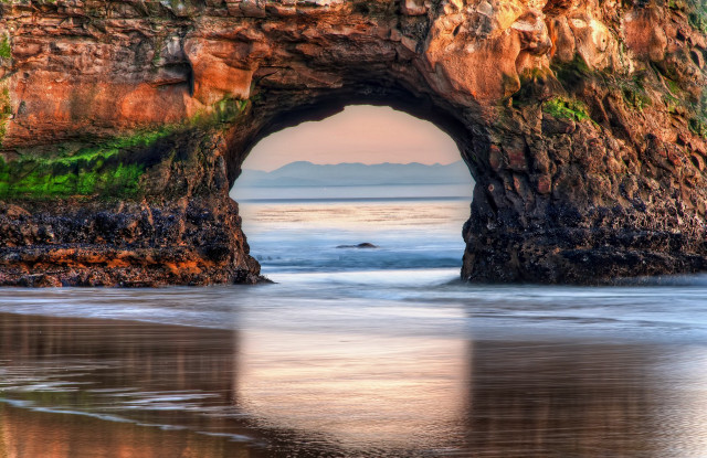 Large rock formation hole beach free wallpaper for desktop - medium preview image