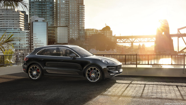 Black porsche cayenne city skyline free wallpaper for desktop - medium preview image