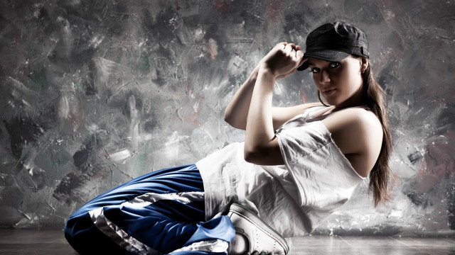 Woman white shirt blue pants free wallpaper for desktop - medium preview image