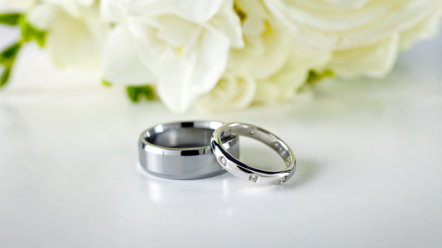 Wedding rings bouquet flowers white free wallpaper for desktop - medium preview image