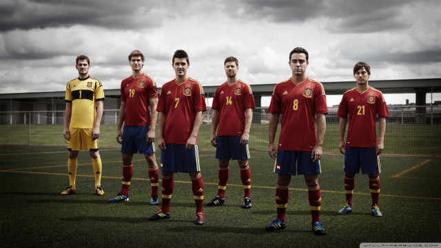 Men soccer field uniforms different #2 free wallpaper for desktop - medium preview image