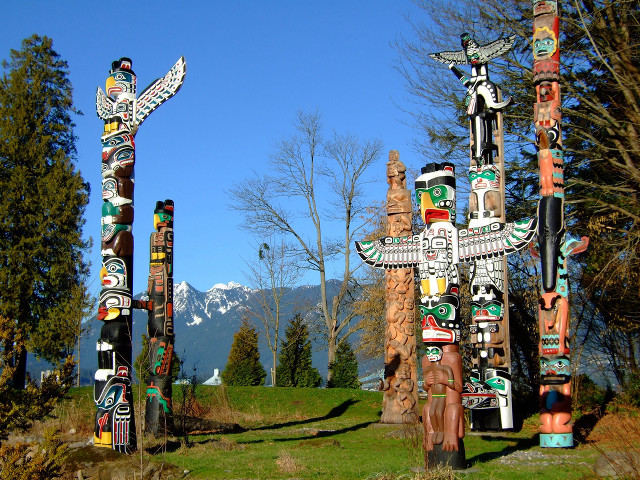 Totem poles park mountains blue free wallpaper for desktop - medium preview image
