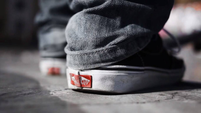 Feet label skateboard hyperrealism macro free wallpaper for desktop - medium preview image