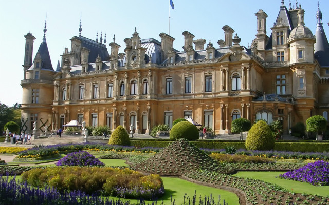 Gaudy christopher wren castle garden free wallpaper for desktop - medium preview image