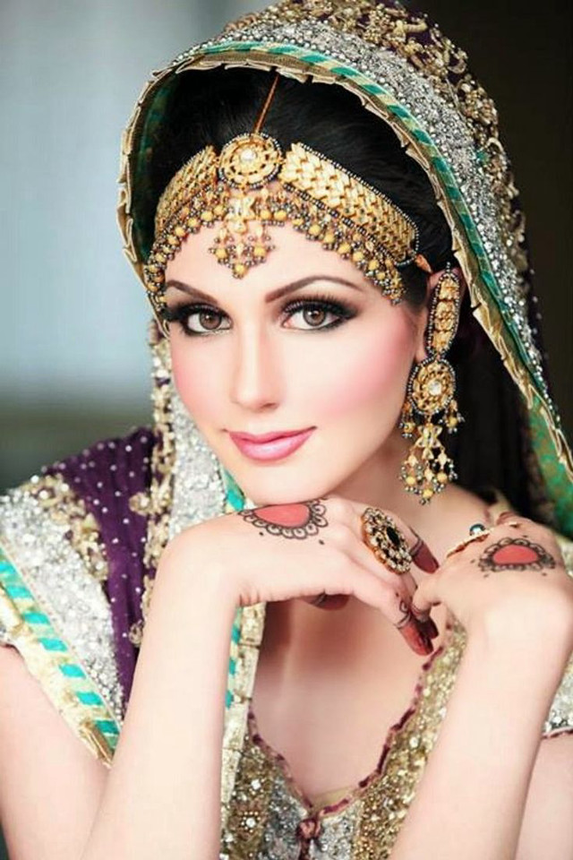 Bridal woman posing hands chest free wallpaper for mobile - medium preview image