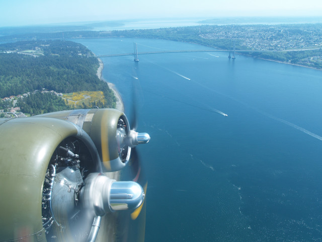 Propeller plane flying water bridge free wallpaper for desktop - medium preview image