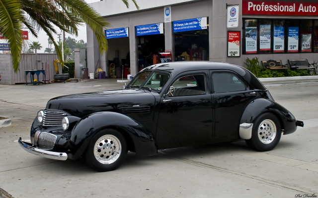 Black car auto shop parking free wallpaper for desktop - medium preview image