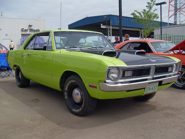 Green car parking lot people free wallpaper for desktop - medium preview image