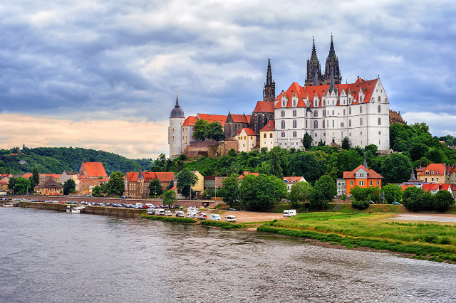 Castle hill river town bridge free wallpaper for desktop - medium preview image