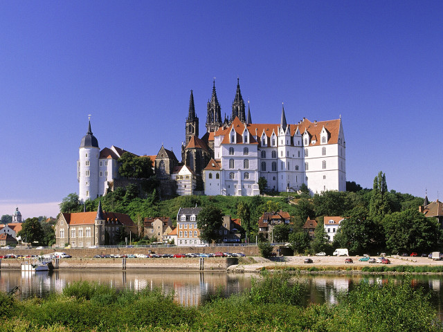 Castle tower river trees scenery free wallpaper for desktop - medium preview image