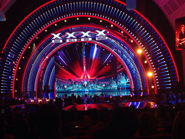 Stage arch lighting screen performance free wallpaper for desktop - medium preview image