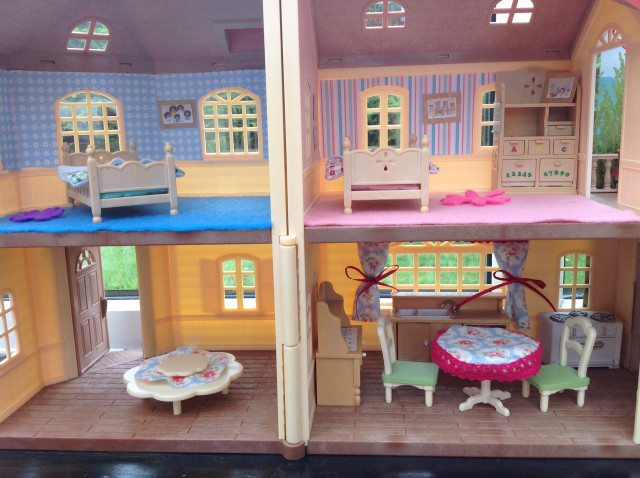 Dollhouse furniture table chairs bed free wallpaper for desktop - medium preview image