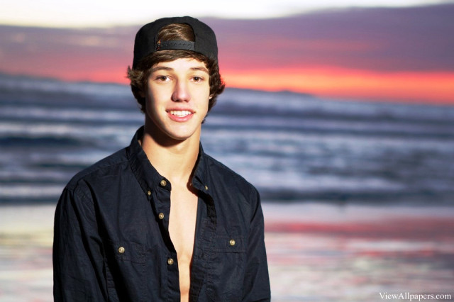 Young man hat ocean sunset free wallpaper for desktop - medium preview image