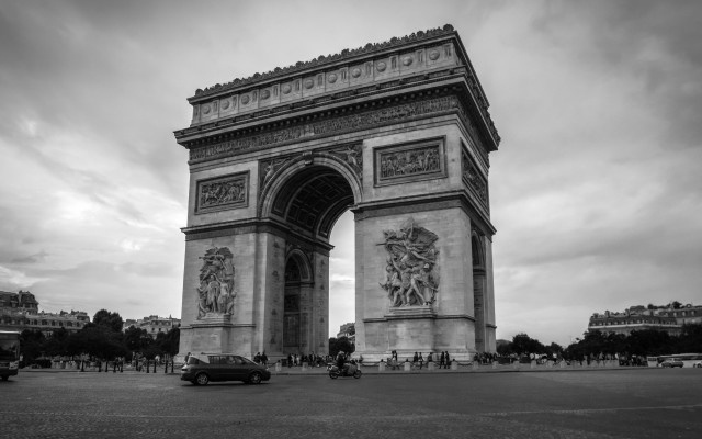 Black white arch city square free wallpaper for desktop - medium preview image