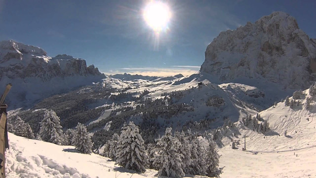 Snowboarder snowy mountain slope sun free wallpaper for desktop - medium preview image