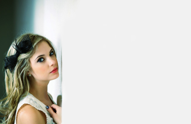 Woman bow hair white background free wallpaper for desktop - medium preview image