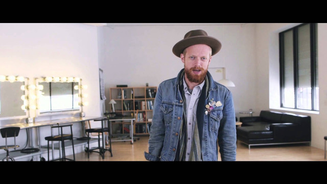 Man hat tie room mirror free wallpaper for desktop - medium preview image