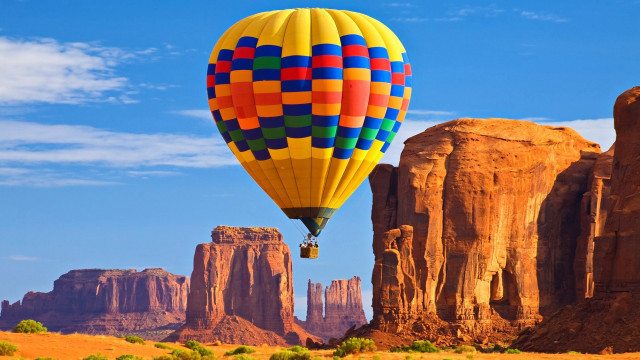 Hot air balloon desert landscape free wallpaper for desktop - medium preview image