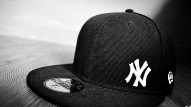 Yankees hat black visor white free wallpaper for desktop - medium preview image