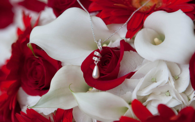 Bouquet flowers necklace diamond elegant free wallpaper for desktop - medium preview image