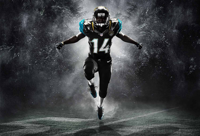 Football player running field uniform free wallpaper for desktop - medium preview image