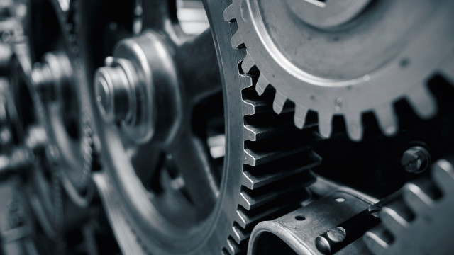 Metal gear wheel bw background free wallpaper for desktop - medium preview image