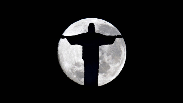 Large statue full moon cross free wallpaper for desktop - medium preview image