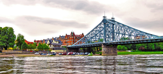 Bridge river cars parked building free wallpaper for desktop - medium preview image