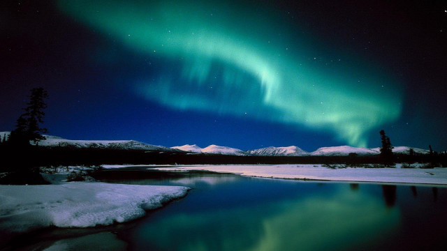 Green aurora borealis lake snow free wallpaper for desktop - medium preview image