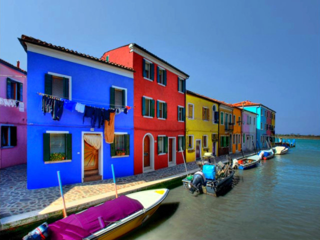 Colorful houses water boats row free wallpaper for desktop - medium preview image