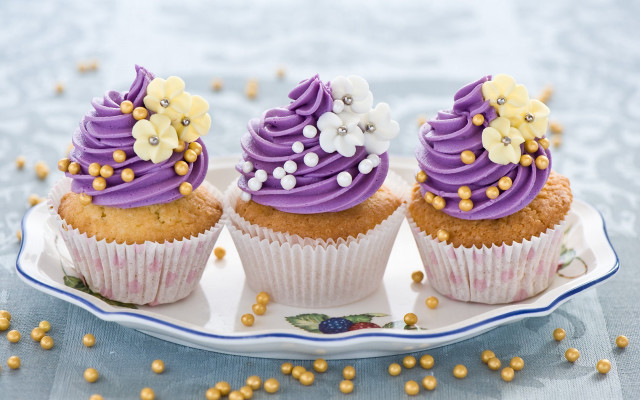 Three cupcakes purple frosting flowers free wallpaper for desktop - medium preview image