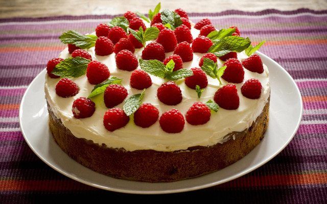 Cake white frosting raspberries top free wallpaper for desktop - medium preview image