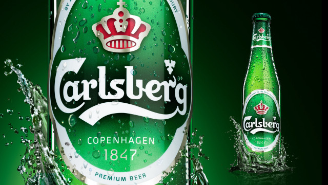 Carlsberg beer splashing water crown free wallpaper for desktop - medium preview image