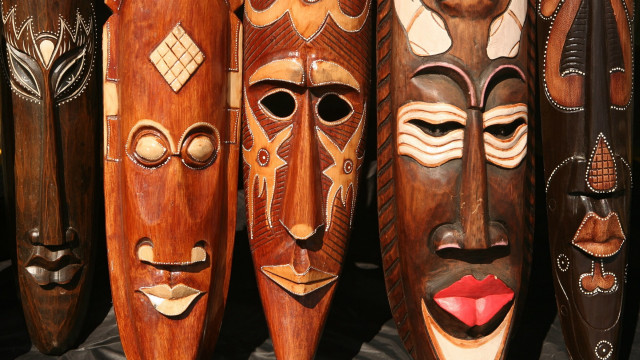 Wooden masks display store table free wallpaper for desktop - medium preview image