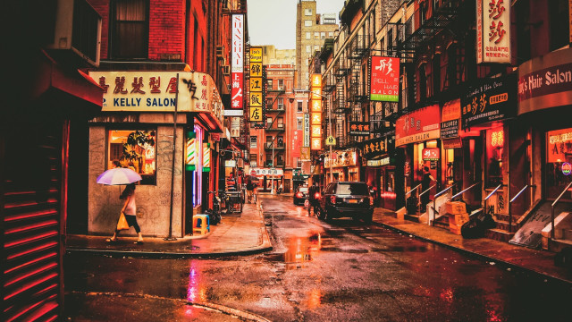 Wet city street person umbrella free wallpaper for desktop - medium preview image