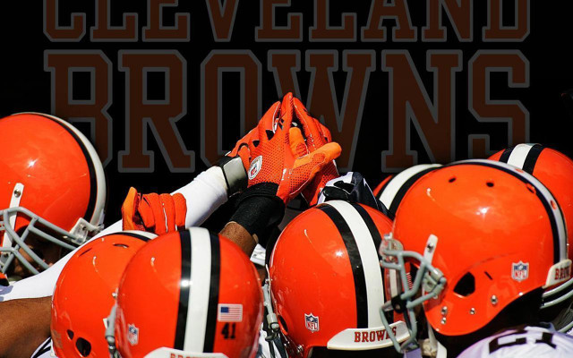 Football players cleveland browns helmets free wallpaper for desktop - medium preview image