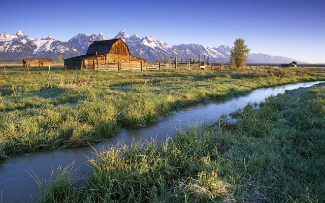 Stream green field barn mountains free wallpaper for desktop - medium preview image
