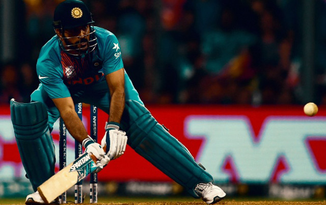 Man blue uniform playing cricket free wallpaper for desktop - medium preview image