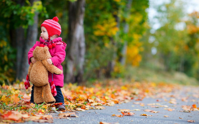 Girl pink coat teddy bear free wallpaper for desktop - medium preview image