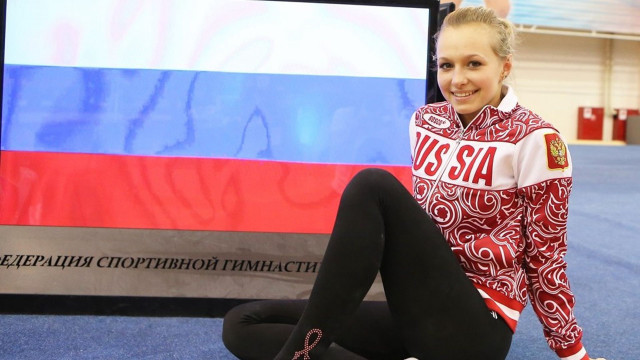 Woman sitting gym floor russian free wallpaper for desktop - medium preview image