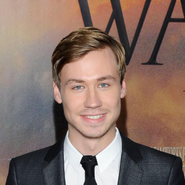 Man suit tie smiling movie free wallpaper for tablet - medium preview image